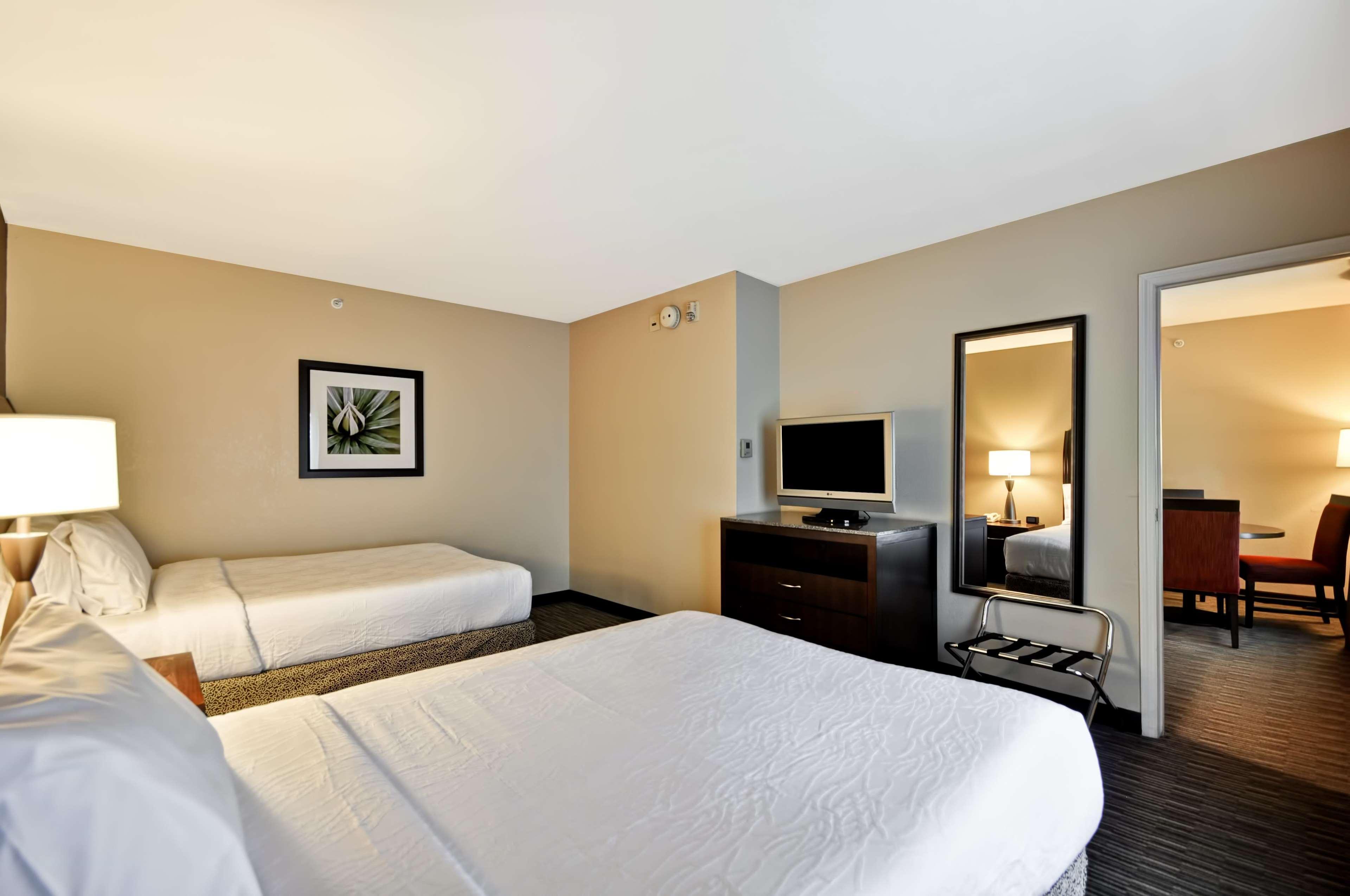 Hilton Garden Inn Tampa North Temple Terrace Exterior photo