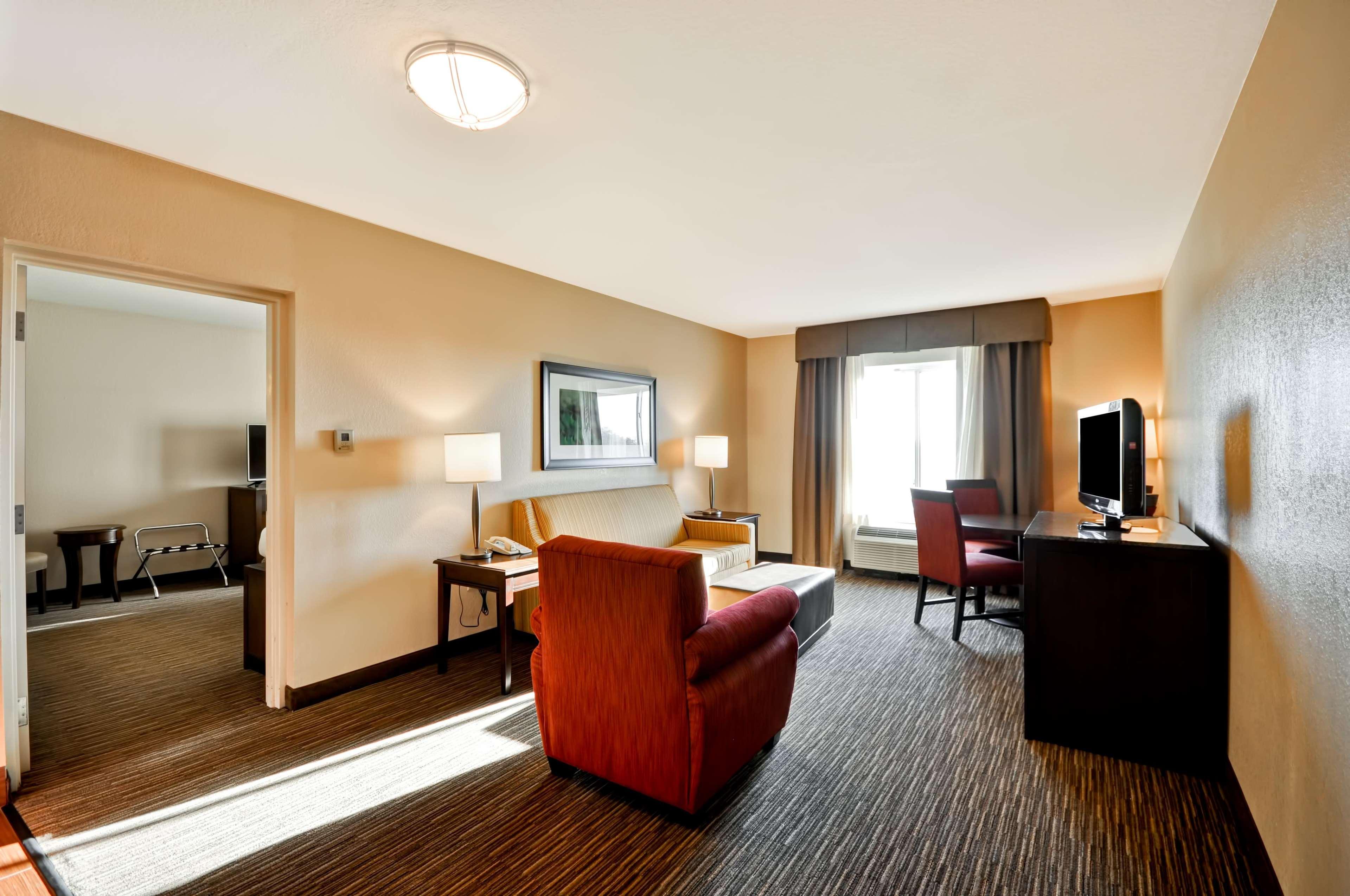 Hilton Garden Inn Tampa North Temple Terrace Exterior photo