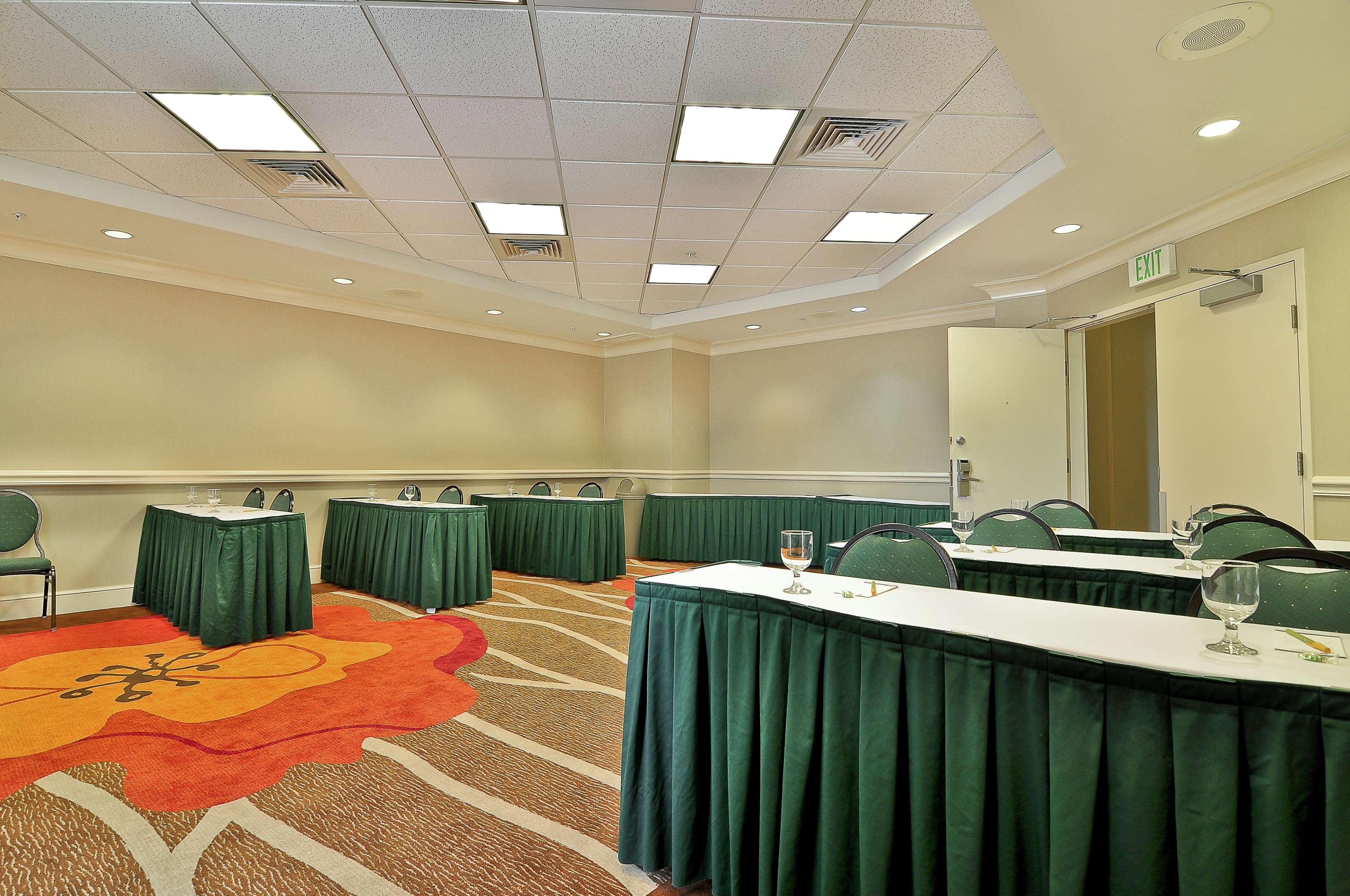Hilton Garden Inn Tampa North Temple Terrace Exterior photo