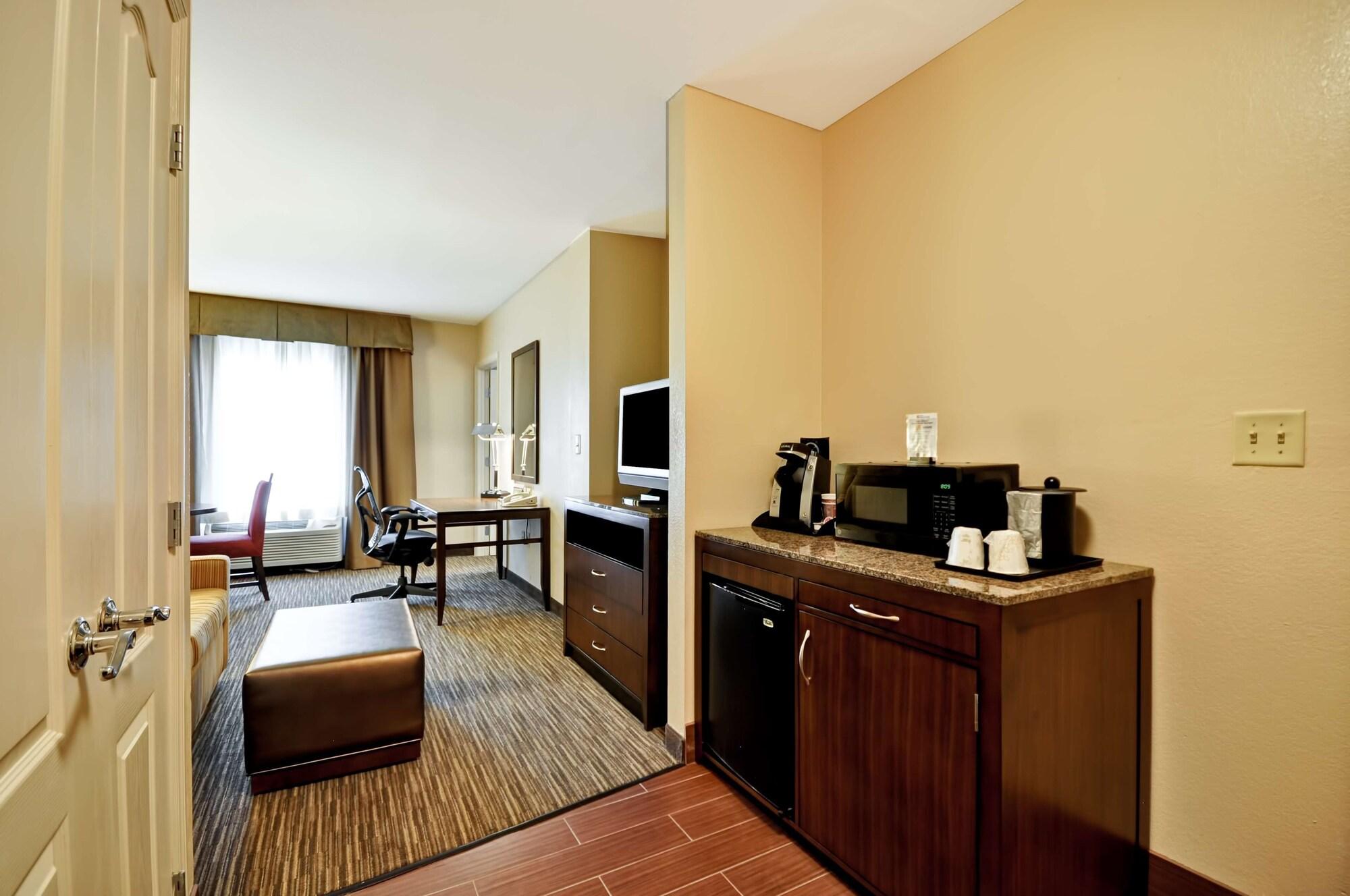 Hilton Garden Inn Tampa North Temple Terrace Exterior photo