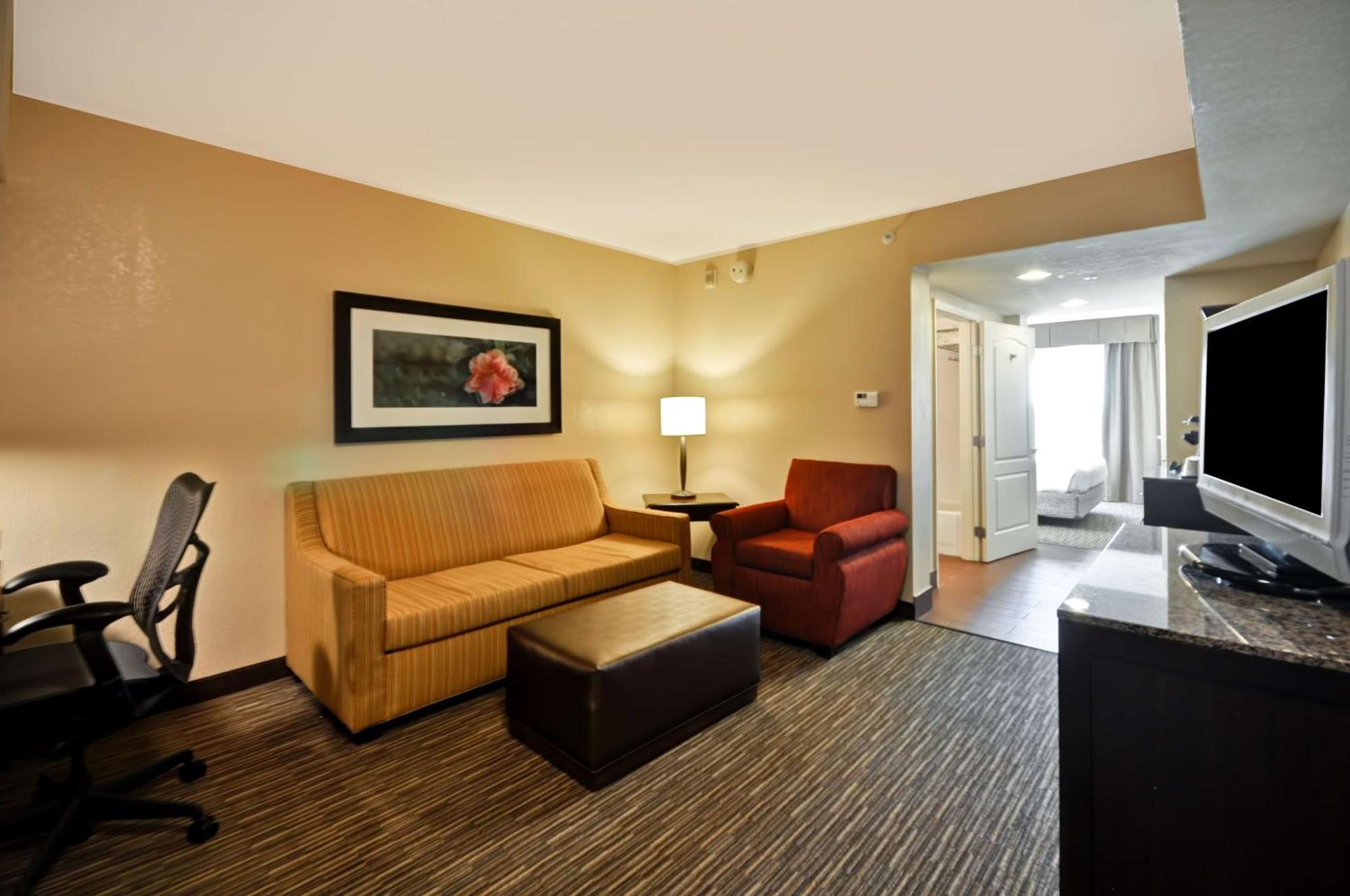 Hilton Garden Inn Tampa North Temple Terrace Exterior photo